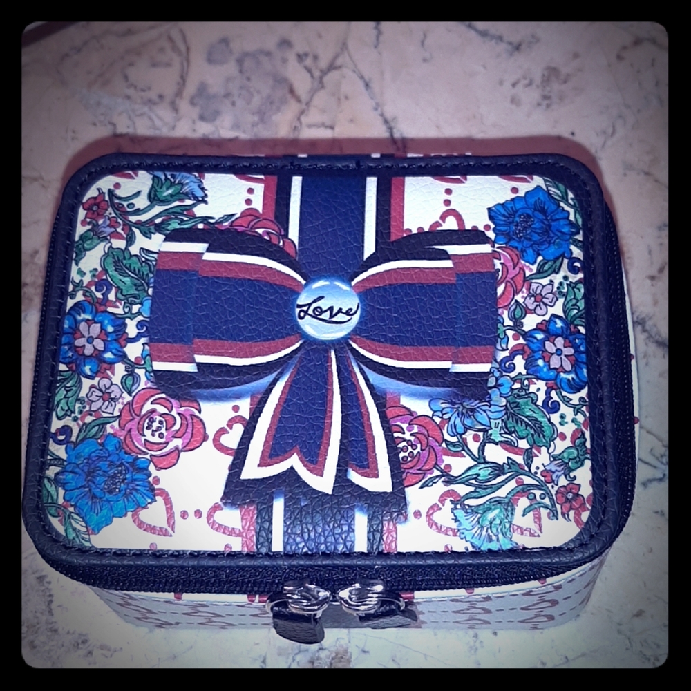 BRIGHTON COMPARTMENTALIZED JEWELRY CASE